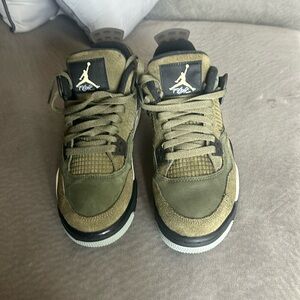 Air Jordan 4 Olive Green Suede Size 6.5Y